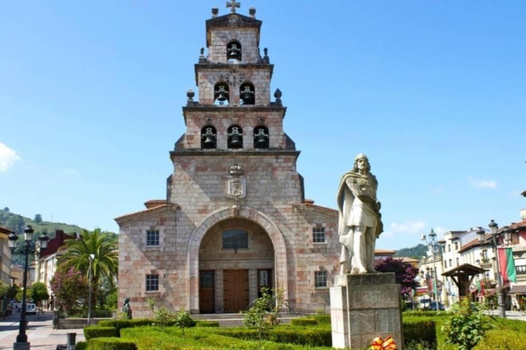 Plaza Central Onís Buitenkant foto